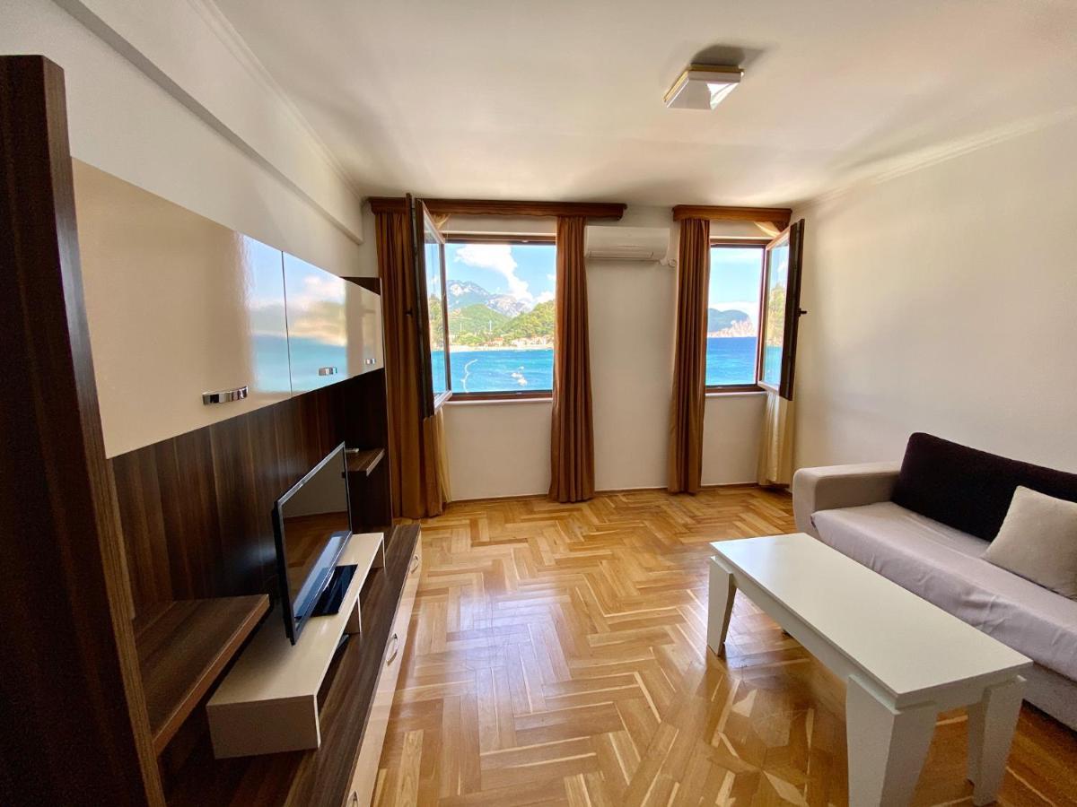 Apartments First Line Petrovac Luaran gambar