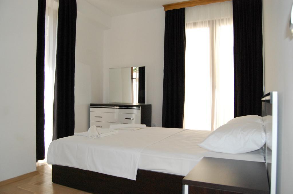 Apartments First Line Petrovac Bilik gambar