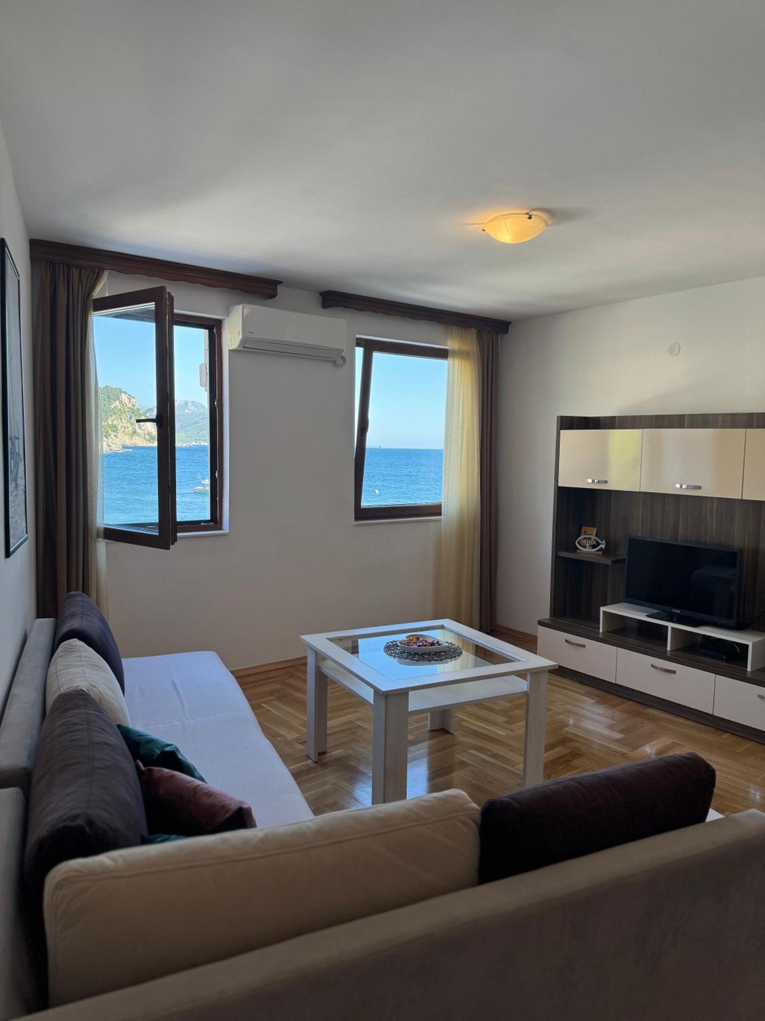 Apartments First Line Petrovac Luaran gambar