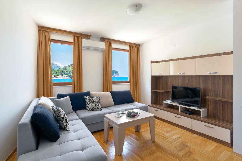 Apartments First Line Petrovac Luaran gambar